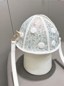 กระเป๋าสตางค์สะพายข้างประดับคริสตัลสีสะท้อนแสงแบบสะพายไหล่ข้างเดียว กระเป๋าถือสำหรับงานวันเกิดแบบเรียบง่าย กระเป๋าผู้หญิง PU ขนาดเล็ก กระเป๋าสะพายประจำวัน