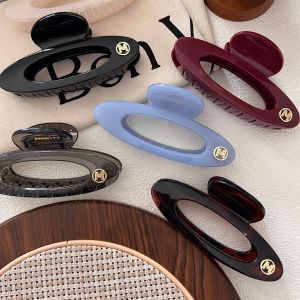 กิ๊บติดผมทรงสี่เหลี่ยมรีสีดำสุดหรูหรา ขนาดใหญ่ สไตล์ใหม่ 2025 กิ๊บติดผมสุดเก๋ ดีไซน์เรขาคณิต สไตล์ INS สำหรับผู้หญิง