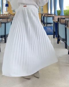 (PROMO) Rok Plisket Premium Dewasa Tebal Panjang Jumbo - Rok Panjang Import Mewah - Rok Wanita Dewasa Model Terbaru 2023 - Rok Plisket Tebal Import - Rok Korean Style - Rok Jumbo Mayung XXL\\n\\n Apa Itu Rok Plisket Premium Dewasa?\\n\\nRok plisket premium dewasa merupakan salah satu pilihan rok yang sangat cocok bagi para wanita dewasa yang mencari penampilan yang elegan dan modis. Rok ini dirancang dengan bahan berkualitas tinggi dan desain yang menarik, sehingga dapat memberikan tampilan yang sempurna bagi siapapun yang memakainya.\\n\\n Mengenal Model Rok Plisket\\n\\nRok plisket premium dewasa tersedia dalam berbagai model, mulai dari rok panjang hingga rok mini. Namun, yang paling populer adalah rok panjang jumbo import yang memiliki desain unik dan elegan. Rok ini juga tersedia dalam berbagai warna dan motif, sehingga Anda dapat memilih sesuai dengan selera dan gaya Anda.\\n\\n Kelebihan Rok Plisket Premium\\n\\nBeberapa kelebihan rok plisket premium dewasa antara lain:\\n\\n- Bahan berkualitas tinggi dan nyaman dipakai\\n- Desain elegan dan modis\\n- Tersedia dalam berbagai ukuran dan warna\\n- Cocok untuk berbagai acara, baik formal maupun non-formal\\n\\n Bagaimana Memilih Rok Plisket yang Tepat?\\n\\nUntuk memilih rok plisket premium dewasa yang tepat, ada beberapa hal yang perlu Anda pertimbangkan:\\n\\n- Ukuran: Pastikan Anda memilih ukuran yang sesuai dengan tubuh Anda agar penampilan terlihat sempurna.\\n- Warna: Pilih warna yang cocok dengan kulit dan gaya Anda.\\n- Motif: Pilih motif yang menarik dan sesuai dengan selera Anda.\\n\\n Mengapa Pilih Rok Plisket Panjang Jumbo Import?\\n\\nRok plisket panjang jumbo import memiliki beberapa keunggulan dibandingkan rok lainnya:\\n\\n- Bahan berkualitas tinggi dan nyaman dipakai\\n- Desain unik dan elegan\\n- Tersedia dalam berbagai ukuran dan warna\\n- Cocok untuk berbagai acara, baik formal maupun non-formal\\n\\n Mengapa Rok Plisket Panjang Jumbo Import Cocok untuk Anda?\\n\\nRok plisket panjang jumbo import sangat cocok bagi para wanita dewasa yang mencari penampilan yang elegan dan modis. Rok ini dirancang dengan bahan berkualitas tinggi dan desain yang menarik, sehingga dapat memberikan tampilan yang sempurna bagi siapapun yang memakainya.\\n\\n Cara Memakai Rok Plisket Tebal XXL dengan Modis\\n\\nBerikut adalah beberapa tips untuk memakai rok plisket tebal XXL dengan modis:\\n\\n Tips Memadukan Rok Plisket Tebal XXL dengan Atasan\\n\\n- Padukan dengan atasan yang sesuai dengan warna dan motif rok\\n- Pilih atasan yang sesuai dengan acara yang akan Anda hadiri\\n- Jangan lupa untuk memilih sepatu dan aksesoris yang sesuai dengan penampilan Anda\\n\\n Menyempurnakan Penampilan dengan Aksesoris\\n\\nBerikut adalah beberapa aksesoris yang dapat Anda gunakan untuk menyempurnakan penampilan Anda:\\n\\n- Tas tangan\\n- Anting\\n- Kalung\\n- Gelang\\n\\n Promo Spesial Rok Plisket Premium Dewasa\\n\\nKami memiliki promo spesial untuk pembeli pertama rok plisket premium dewasa tebal panjang jumbo import. Diskon dan bonus khusus tersedia untuk Anda!\\n\\n Diskon dan Bonus Khusus untuk Pembeli Pertama\\n\\nPembeli pertama akan mendapatkan diskon hingga 20% dan bonus tambahan seperti tas tangan atau anting. Jangan lewatkan kesempatan ini!\\n\\n Syarat & Ketentuan Promo\\n\\nPromo ini berlaku hingga akhir tahun 2023 dan hanya berlaku untuk pembeli pertama. Pastikan Anda memanfaatkan kesempatan ini sebelum promo berakhir!\\n\\nJadi, tunggu apa lagi? Segera dapatkan rok plisket premium dewasa tebal panjang jumbo import dan nikmati penampilan yang elegan dan modis!\"