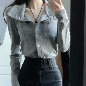 เสื้อเชิ้ตสีเทาสำหรับผู้หญิง ดีไซน์เก๋ไก๋ ดีไซน์ฝรั่งเศส แฟชั่นฤดูใบไม้ผลิ 2025 ใหม่ เสื้อเชิ้ตแขนยาวทรงสลิมฟิต