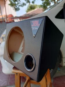 BOX UNTUK SUBWOOFER 10 INCH KHUSUS UNTUK TRUCK CANTER RAGASA DUTRO DYNA SIMAPAN DI BAWAH KOLONG DASBORD TIDAK BANAYK MAKAN RUANG