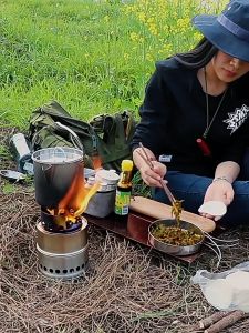 เตาไม้กลางแจ้งพับได้ สำหรับกีฬากลางแจ้ง อุปกรณ์ทำอาหารสำหรับการเดินทาง นำติดตัวไปปิกนิก เตาแบบพกพาที่พับได้สำหรับกลางแจ้ง เตา