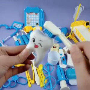 LYZRC Childrens Doctor Toy Set Simulated Medical Equipment Stethoscope Medical Box Role Play Family Boys and Girls Gift