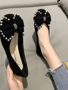 Casual Pearl Decorated Flat Bottom Womens Bean Shoes Versatile Early Spring Fashion Single Shoes Comfortable Low Heel Rubber Sole