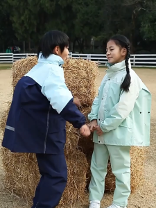 🌧️พกพาได้🌧️เสื้อกันฝนเด็ก ชุดกันฝนเด็ก เสื้อกันฝนเด็กแฟชั่น ผ้าโพลีเอสเตอร์อย่างหนา เหมาะสำหรับการปั่นจักรยานและเดิน