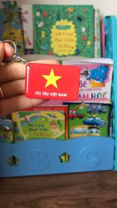 Móc khóa logo cờ việt nam hình cờ tổ quốc tự hào không thấm nước tách lớp bong tróc độ bền tính theo năm