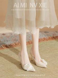 เท้ากว้างรองเท้าส้นสูงสบายฝรั่งเศส ผ้าซาติน รองเท้าแต่งงานสําหรับ พลัสไซส์ ผู้หญิงไม่เหนื่อยเท้าสไตล์เจ้าหญิงแฟชั่นรองเท้าเดียว