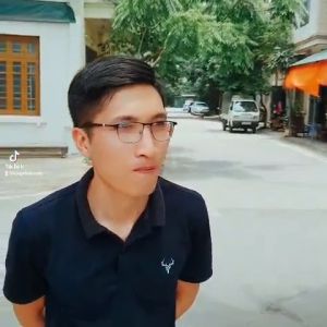 Kính lão đọc sách báo viễn thị cho người lớn tuổi sẵn độ Titan cao cấp chắc chắn chống gẫy siêu nhẹ gọng tròn