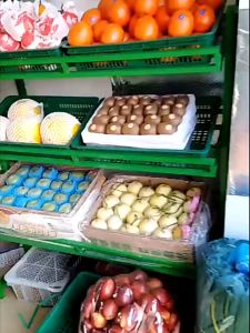 ชั้นวางผักและผลไม้ ชั้นวางผลไม้ ชั้นวางของขายผักมินิมาร์ทซุปเปอร์มาร์เก็ตชั้นวางของ3ชั้น ชั้นวางผลไม้สามชั้น ชั้นวางสามชั้นสีเขียวพร้อมถาดสีเขียว