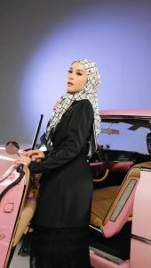 TUDUNG BAWAL LEEYANARAHMAN