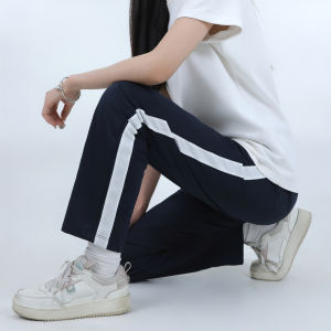 กางเกงกีฬาสีน้ำเงินเข้มสำหรับนักเรียนประถม กางเกงขายาวสองแถบสำหรับนักเรียนมัธยมต้น กางเกงขายาวสีแดงขาวสำหรับนักเรียนมัธยมปลาย