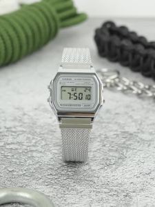 Casio | Đồng Hồ Casio Vuông Nhỏ Màu Bạc Với Mặt Số Màu Xanh Lá Cây Phong Cách Cổ Điển Đồng Hồ Đeo Tay Thạch Anh Dây Đeo Bằng Thép Không Gỉ Đồng Hồ Thời Trang & Giản Dị Dành Cho Nam Giới