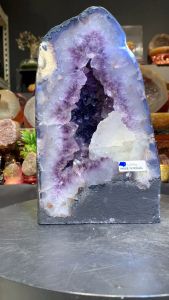 M60 Clear Stock Crystal cave stone ，100%natural amethyst  全马最低晶洞  柔佛可面交无需增收任何费用 尺寸价钱请查看图内  请放心跟双喜SS Live购买  功效：招财/积福/强化人际关系 只需将紫晶镇摆放在财位，可以延续赚钱的時間，深化赚取的財富，更能長期保存所積累的财富，特別適合已经在赚钱，还想继续赚钱的情況  如何找出你家的财位 要想旺财你首先要做到的就是找到家中的财富方位，对于家中财运方位最好辨别的就是明财位。它是每个家庭都会有的，明财位就