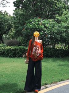 Stylish Two-Way Letter Print Oblique Shoulder Red Sweater Womens Early Autumn Loose off-Shoulder Lazy Feeling Long Sleeves Tops