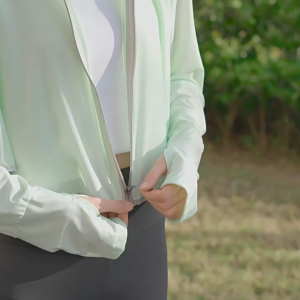 เสื้อผ้ากันแดดสำหรับผู้หญิง เสื้อผ้ากันแดดสำหรับขี่มอเตอร์ไซค์แขนยาวผ้าไหมน้ำแข็งสไตล์ฤดูร้อนใหม่ ป้องกันรังสียูวี