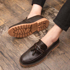 New slip-on thick soled casual leather shoes British retro round head handmade leather fringe lazy loafers men