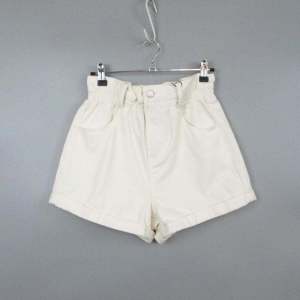 กางเกงขาสั้นยีนส์ทรงตรงเอวสูงสำหรับผู้หญิงในช่วงฤดูร้อน กางเกงขาสั้นทรงเข้ารูปสุดน่ารักพร้อมเข็มขัด ผ้าฝ้ายยืด ทรงหลวม ทรงเข้ารูป