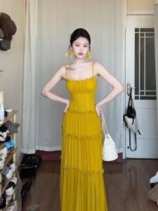 Dopamine Island Vacation Fairy Long Dress Atmosphere Yellow Pleated Whitening High-End Beach Dress A-Line Skirt Style Summer 2025