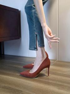 ทันสมัย รองเท้าส้นสูงชี้นิ้วเท้ากํามะหยี่พื้นผิวรองเท้าทํางาน ผู้หญิง รองเท้าเดี่ยวสีเบอร์กันดี ฤดูใบไม้ผลิ ฤดูใบไม้ร่วง สินค้าใหม่