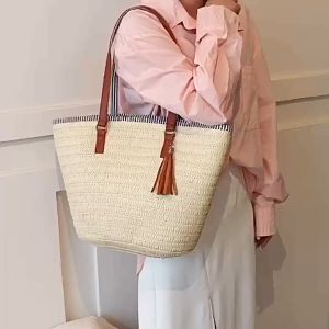 Túi cói xách tay đi biển nữ đẹp phối dây tua rua đi biển màu nâu thời trang mùa hè size to - Mã TC012