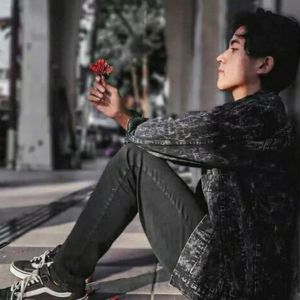 Jaket Jeans Pria Hitam Snow Sandwash Denim dengan kancing depan kantong dada kantong samping lengan panjang kerah standar.