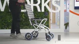 รถเข็นผู้ป่วย Wheelchair รถเข็นผู้สูงอายุพับได้ วีลแชร์พับได้ อลูมิเนียม อัลลอย มีเบรค น้ำหนักเบา แข็งแรง รับน้ำหนักได้ 100 กก. Daisyshopz