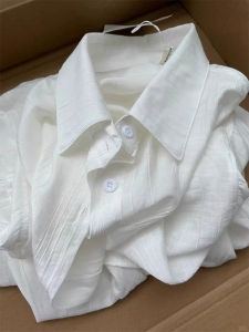 เสื้อเชิ้ตแขนยาวบางสีขาวสไตล์ฝรั่งเศสสำหรับฤดูร้อนปี 2025 แฟชั่นลำลองอเนกประสงค์ ปกป้องแสงแดด ผ้าฝ้ายผสมโพลีเอสเตอร์