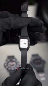 Jam Tangan Wanita Casio General LQ-142-7E: Tampilan Putih & Tali Rubber Hitam
