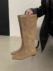 รองเท้าบูทส้นสูงทรงหัวแหลมสไตล์ย้อนยุคสีแดง ทรงหุ้มข้อสูงสำหรับผู้หญิง ฤดูใบไม้ผลิและฤดูใบไม้ร่วง รองเท้าบูทหุ้มข้อแบบสวมหัวโค้งมน