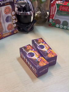 ไฟฉายโปรเจคเตอร์ฮาโลวีน ภาพฉาย 24 ภาพที่แตกต่างกัน ของเล่นใช้งานง่าย ของขวัญสำหรับเด็ก ของเล่นฮาโลวีน