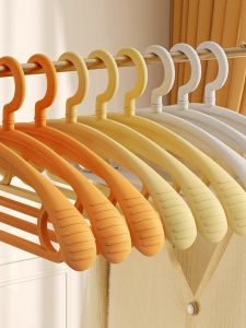 Sams Home Use Seamless Clothes Hanger Extra Large Anti Slip Shoulder Angle Protection Non Slip Plastic Clothes Hanger for Adult