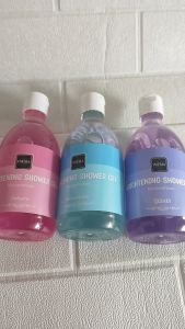 Sabun Mandi Cair Pemutih Badan Inesia Brightening Shower 300ml /Scarlet Whitening Shower-Body Scrub