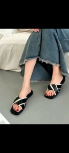Sandal flat wanita Terbaru full busa empuk Simple kekinian