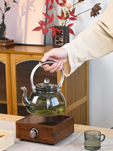 Moon Companion Teapot a combined cooking and brewing tea pot made of high-quality glass