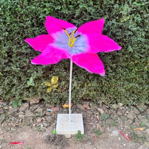 standing bunga giant flower motif bunga lily dekorasi pelaminan / giant flower photogrgraphi / bunga hias