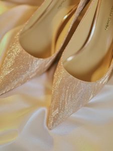 รองเท้าแต่งงานส้นสูงสีแชมเปญสไตล์ฝรั่งเศสสำหรับผู้หญิง รองเท้าแตะส้นบาง ทรงหัวแหลม รองเท้าแต่งงานแบบสวมสบาย รองเท้าแฟชั่นฤดูใบไม้ผลิ 2025