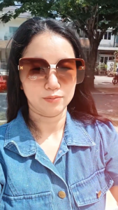 แว่นกันแดด กัน UV400  ได้ 100 %  สี่เหลี่ยม ดีไซน์ใหม่ เหมาะกับสายติดแกรมเป็นที่สุด เลนส์สีน้ำตาล เหมาะสำหรับผู้ขับขี่รถยนต์ การใส่เดินห้าง หรือ ใส่ปกป้องดวงตาจากรังสี UVA/UVB ในที่แสงน้อย แถมฟรี ถุงผ้าพร้อมผ้า พร้อมส่งจากไทย มีปลายทาง