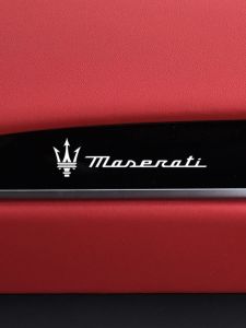 สติกเกอร์ตกแต่งรถยนต์ Maserati Ghibli Grecale Levante ดีไซน์โลโก้โลหะ ตกแต่งภายใน ป้ายโลหะ ตกแต่งรถยนต์