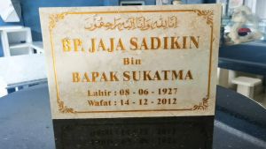 BATU NISAN LEMPENGAN MARMER 30X40 CM