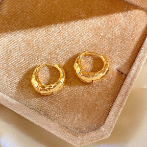 Retro Simple Gold Folded Womens Earrings Unique Design Luxury Sensation Versatile Ear Jewelry New Model Fashionable Accessories