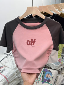 เสื้อยืดแขนสั้นทรงสลิมฟิตสไตล์ย้อนยุคสไตล์อเมริกันสำหรับผู้หญิงในช่วงฤดูร้อน ดีไซน์เก๋ไก๋และเป็นเอกลักษณ์