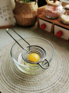 Bộ Lọc Trứng 304 Bằng Thép Không Gỉ Có Cán Dài Dụng Cụ Tách Trắng Đỏ Trứng Lưới Lọc Lỏng Trứng Dụng Cụ Nhà Bếp