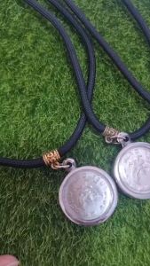 สร้อยเชือกร่มแต่งอะไหล่วินเทจยาว 24 นิ้ว หนา 4 มิล พร้อมจี้เหรียญครุฑใส่ตลับสแตนเลสสีเงิน