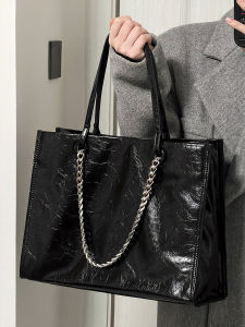 Black Large Capacity Tote Bag Womens Fashion Commuter Single Shoulder Bag Handbag Stylish High-End Feelings Shopping Bag