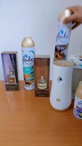 Pengharum Ruangan / Freshener / Aerosol Spray Glade 350 Gr Varian Elegant Vanilla & Oud Wood Wild Berries Ocean Escape Lemon Peony & Berry Bliss Orange Lavender