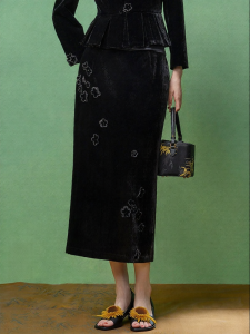 Hand-Embroidered Silk Velvet Half Skirt Autumn 2025 New Arrivals Long Skirt