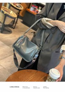 กระเป๋าถือหนังแบบสี่เหลี่ยมเล็ก MKEH หรูหรา สไตล์วินเทจ ลำลอง เท่ๆ สำหรับผู้หญิง กระเป๋าสะพายไหล่ข้างเดียว ซิปปิด