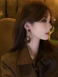 Stylish Retro Leopard Print Earrings Fashionable Modern Bloggers Small Batch Design  out Ear Jewelry for Women