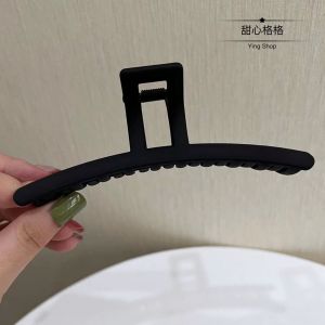 Elegant Large Matte Shark Hair Clip Simple Fashionable Hair Accessories for Women Stylish Hair Grips Ideal for Casual Wear