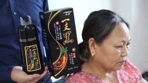 【Ready Stock 】Natural Black Hair Shampoo Black Hair Dye Professional 3-In-1 Wash White Hair Turn To Black Hair Non-irritating Natural Herbal Plant Hair Treatment syampu hitam rambut suit for Men Women 500ml 美度一支黑